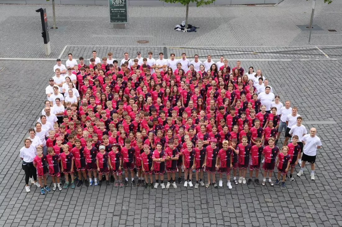 Die ganze UVSGA-Delegation auf einem Gruppenbild in Prag