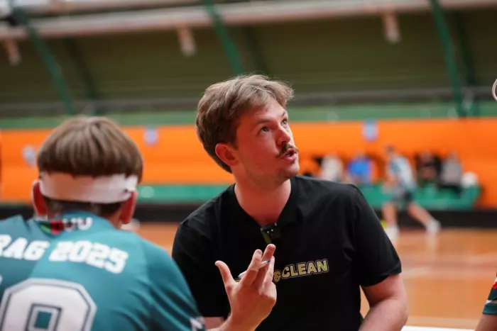 Coach gibt Anweisungen, Prague Games 2025